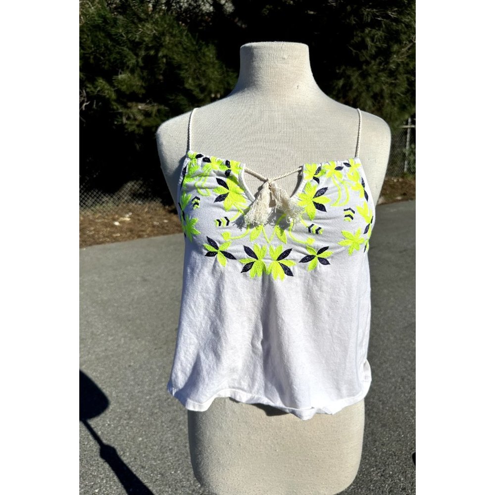 Dizzy lizzy Top Exra Small White Tank Embroidered Floral Crochet Knit Womens